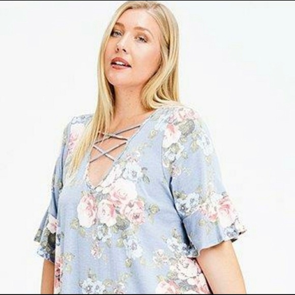 BOGO!❤️Plus Floral Top❤️ - Picture 2 of 10